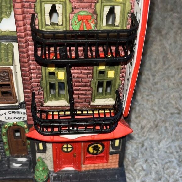 Department 56, Christmas In The City Series,  Wong's in Chinatown - Picture 7 of 16